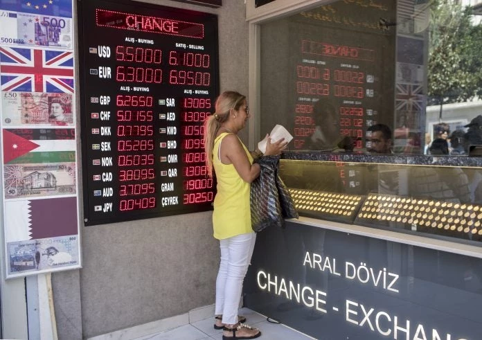 Σοκ στην Τουρκία: «Κραχ» σε 3 τράπεζες – Αφαντα τα δολάρια – Στα ύψη τα τρόφιμα